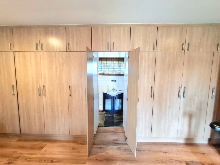 6 Bedroom Property for Sale in Gonubie Eastern Cape